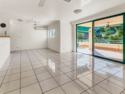 7 / 12 Monte Carlo Avenue, Surfers Paradise