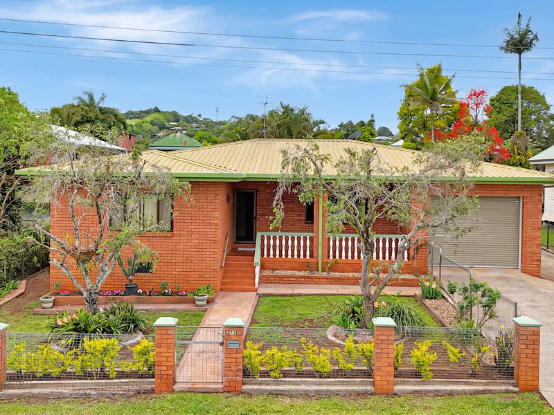 12 Mazlin Street, Atherton