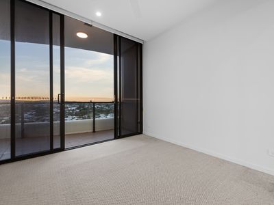 1504 / 15 Cannes Avenue, Surfers Paradise