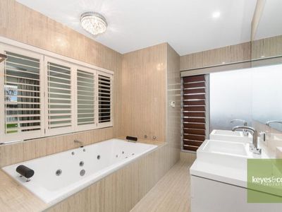 38 Ashmore Crescent, Burdell