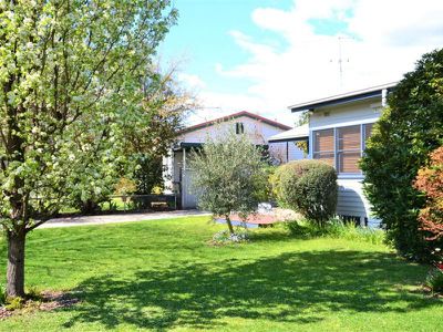 12 Lakeside Avenue, Mount Beauty