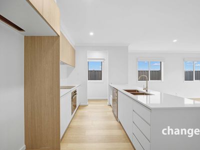 8 Damiana Avenue, Clyde North