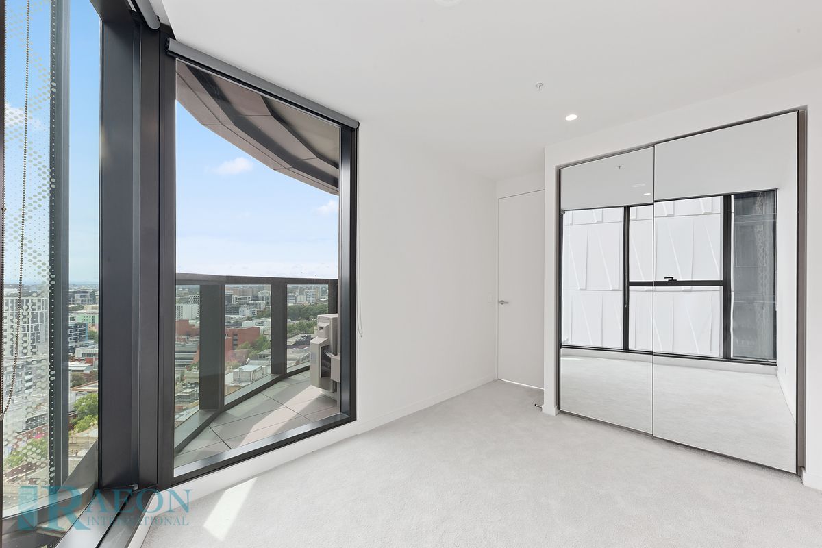 2004/23 Mackenzie Street, Melbourne