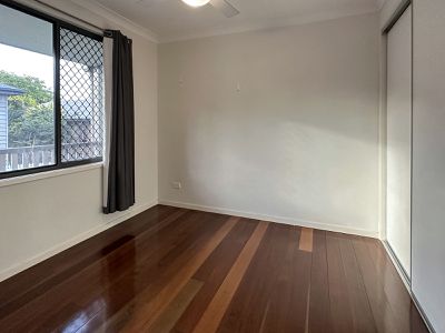 2 / 6 French Street, Booval