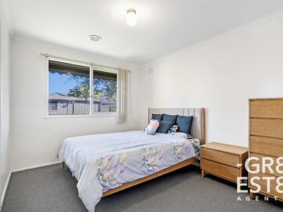 1 Halstead Court, Cranbourne