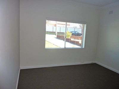 8 Flat Rock Rd, Kingsgrove