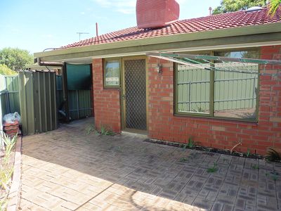 8 / 2 Douglas Avenue, Reynella