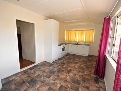 18 Wompoo Road, Longreach