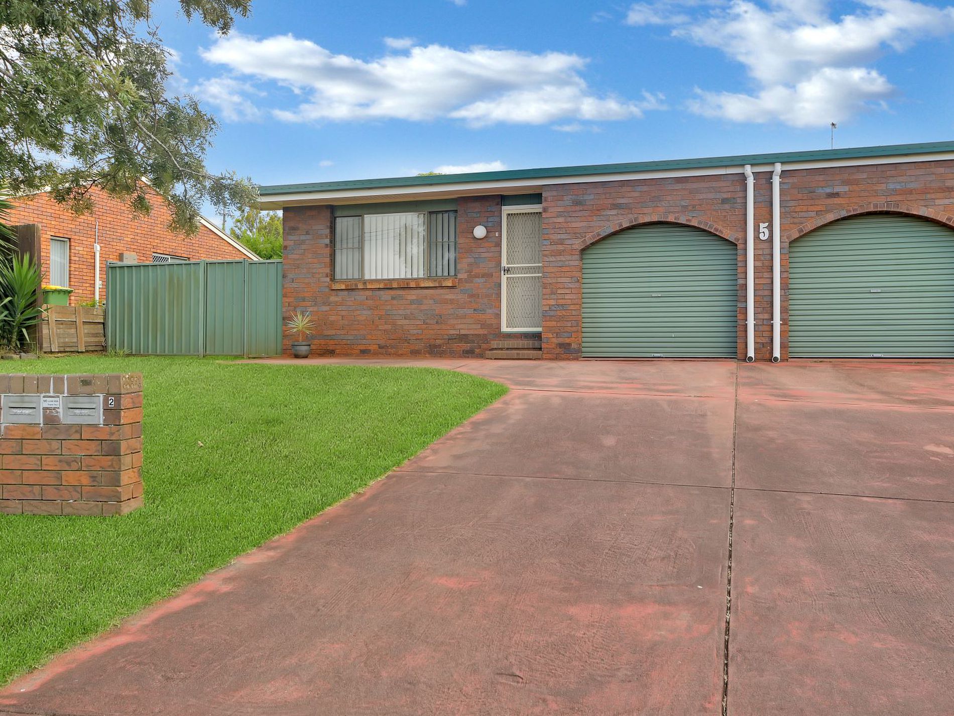 Unit 1 / 5 Amanda Drive, Centenary Heights Hot Property