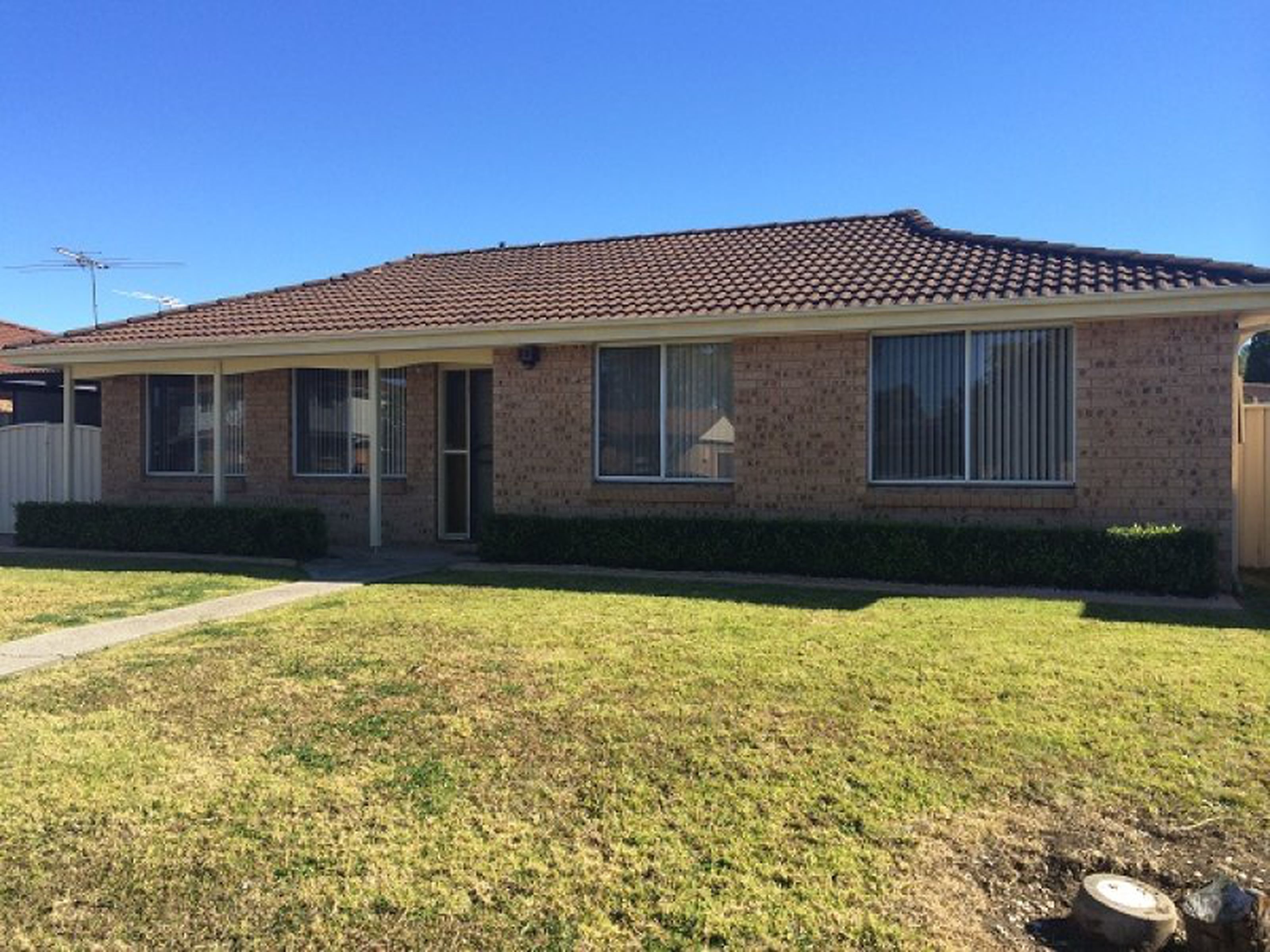 33 Carnation Avenue, CLAREMONT MEADOWS