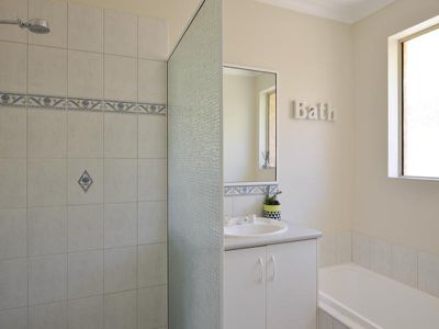 2B Fairlie Way, Broadwood