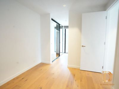 1812 / 677 La Trobe Street, Docklands