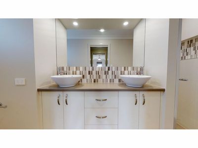 24 Waterfall Crescent, Dubbo
