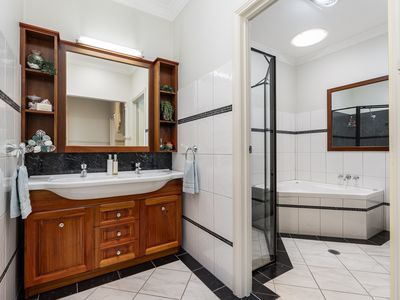 1188 Padman Drive, West Albury