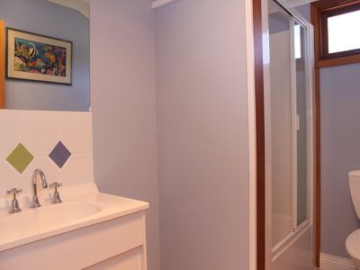 711 Leslie Road, Leslie Vale