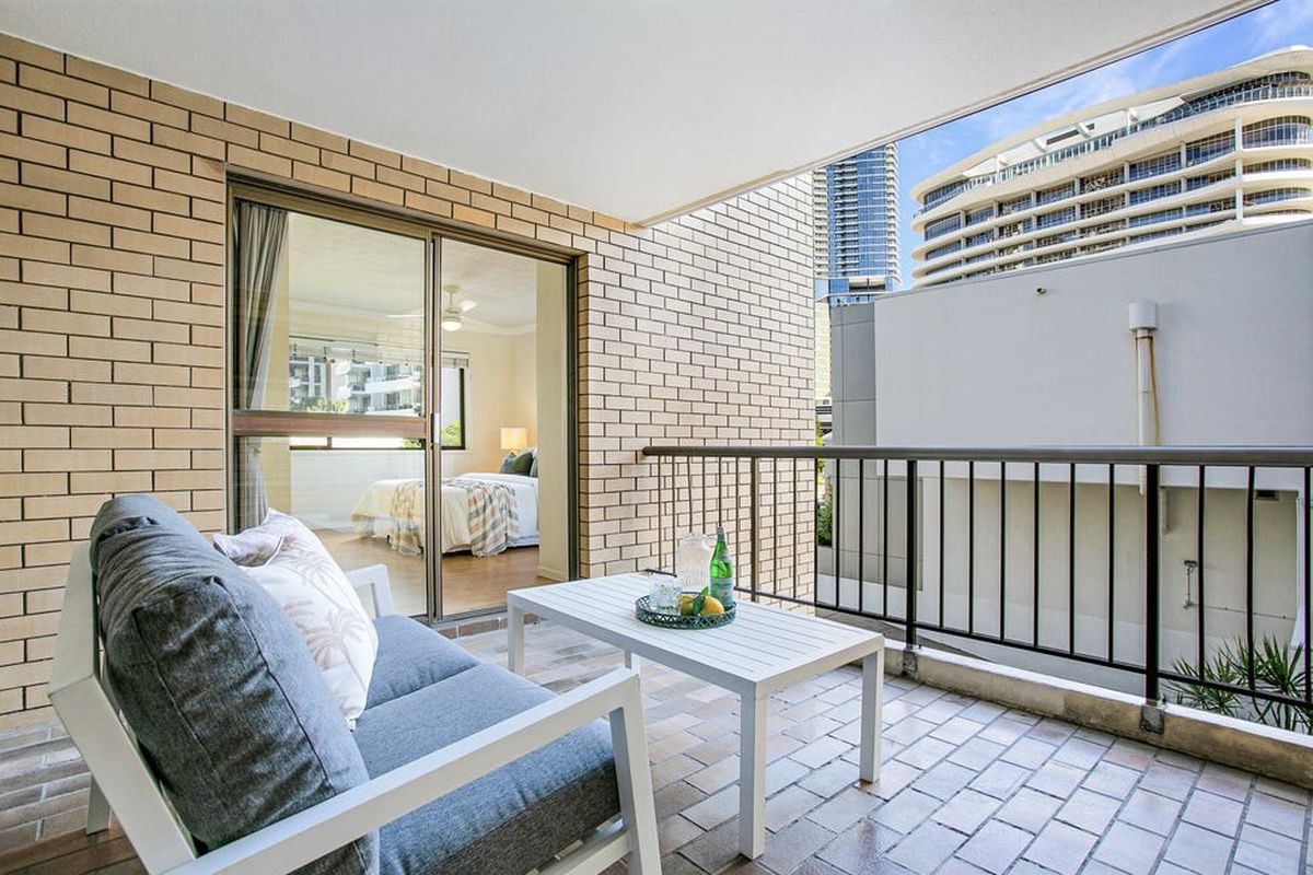 4 / 66 Surf Parade, Broadbeach