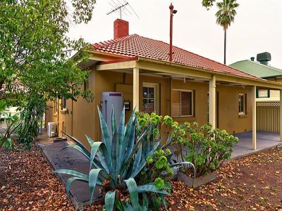 330 North Street, Albury