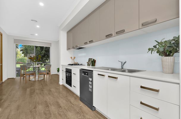 6 Ely Walk, Craigieburn