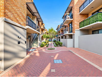 21 / 120-122 Lake Street, Perth