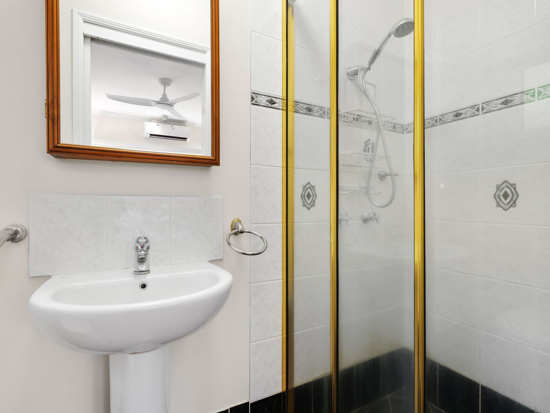 6 Powell Place, Bentley Park