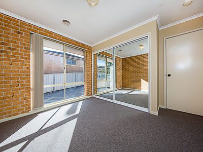 1 / 33 Gilmore Place, Queanbeyan West