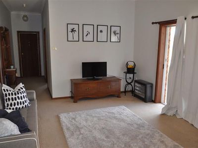 15 Barton St, Forbes