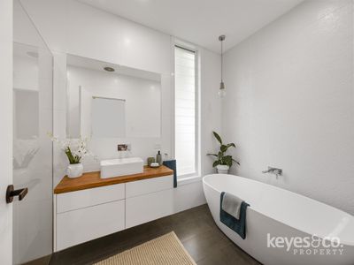 28 Townsend Street, Mysterton