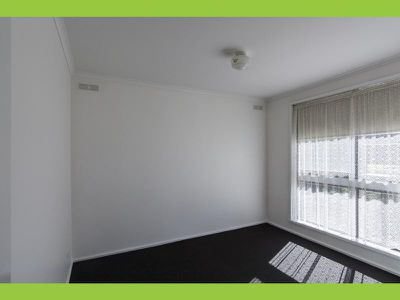 1 / 15 Schwarz Avenue, Horsham