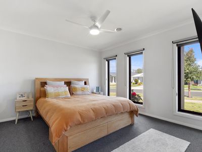 29 Swan Lake Drive, Sale