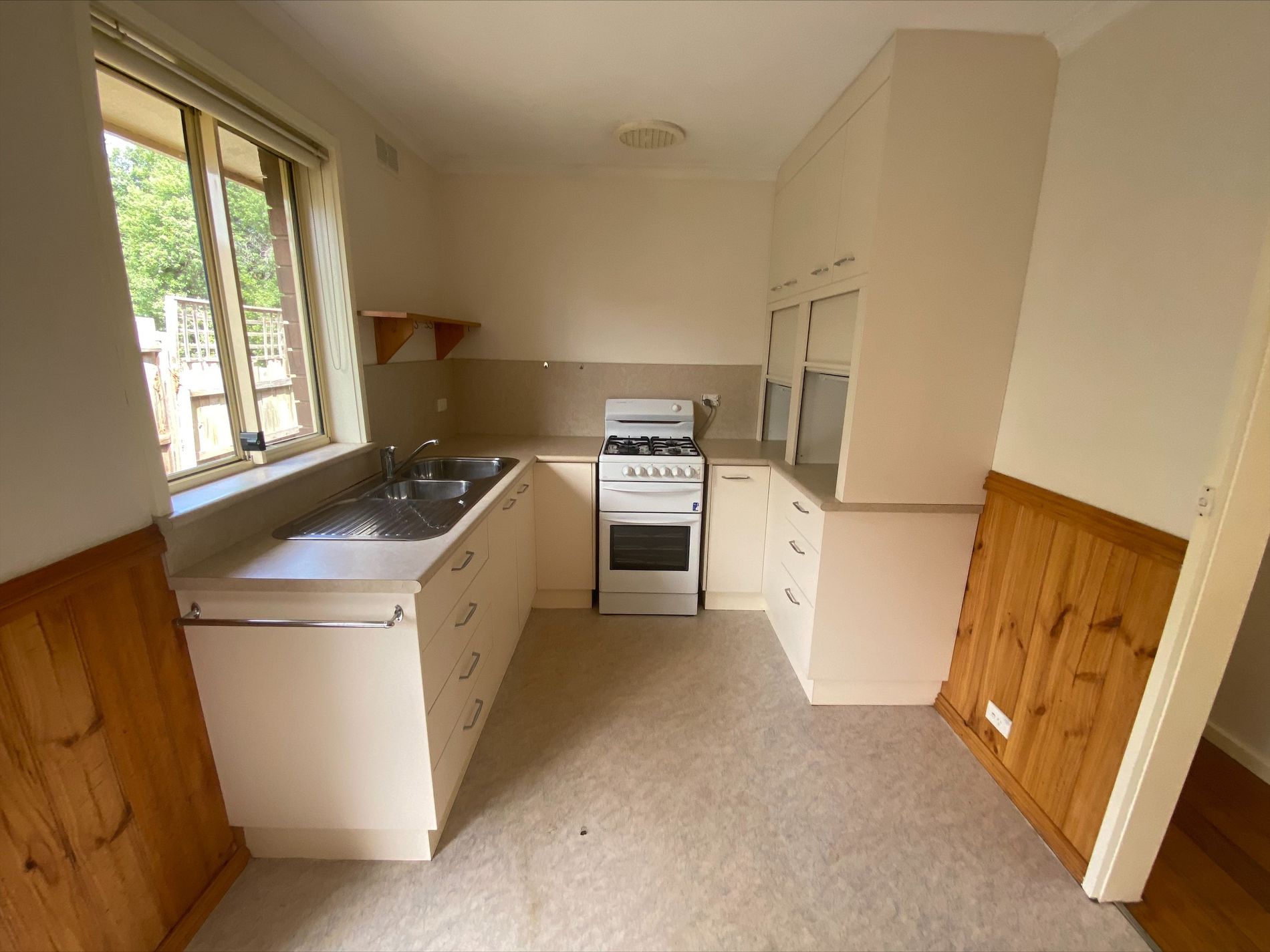 7 / 27 Deutgam Street, Werribee