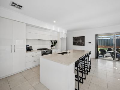 21 Claystone Loop, Piara Waters