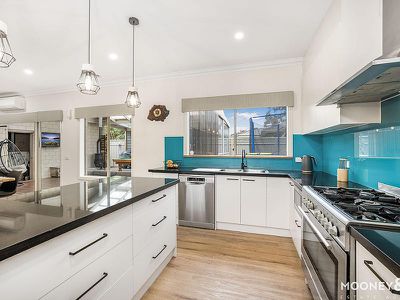 13 Weathertop Way, Cranbourne East