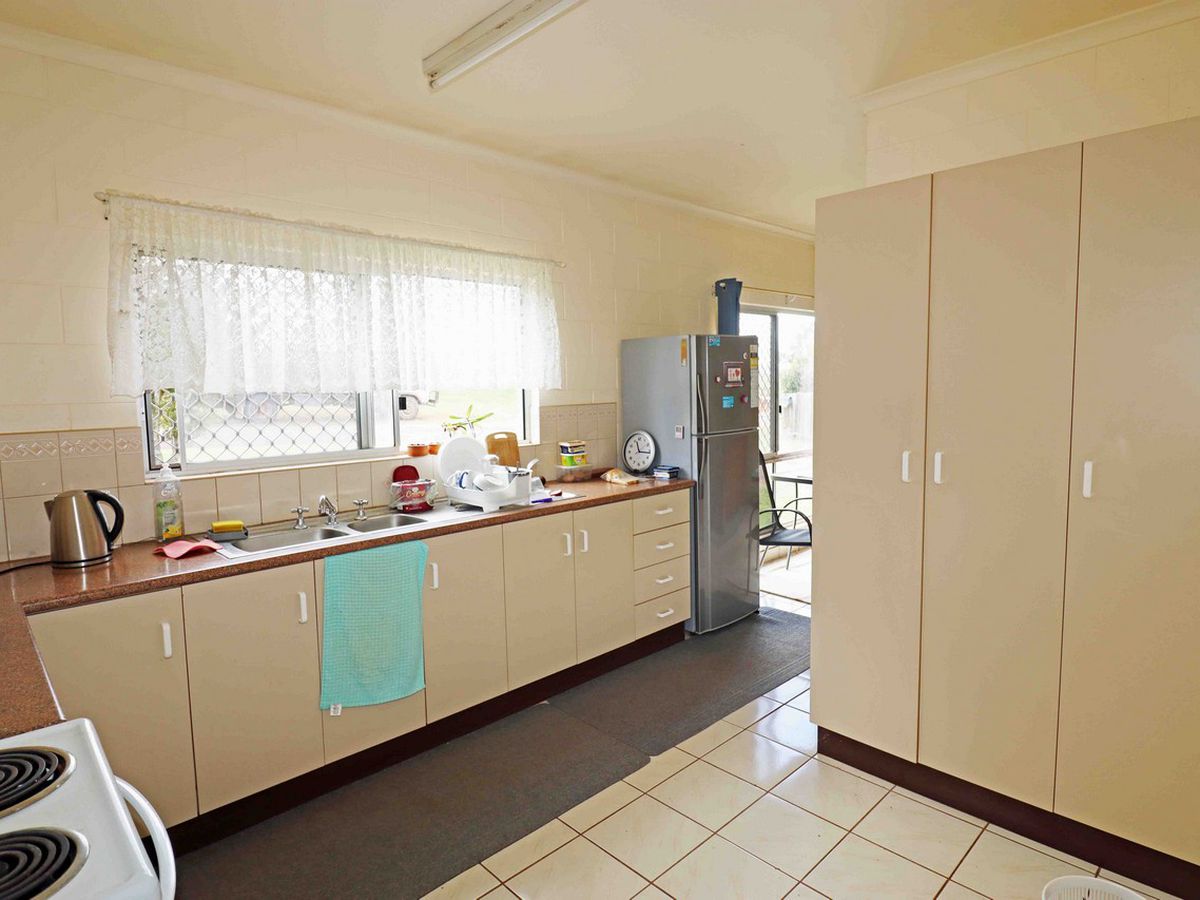 17 Turner Avenue, Atherton