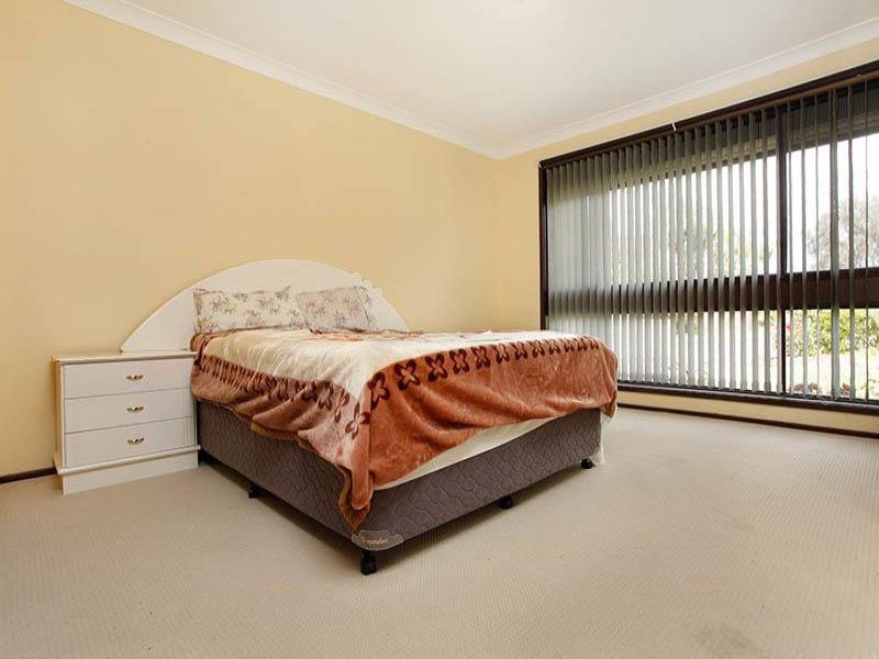 4 Burwood Pl, St Johns Park