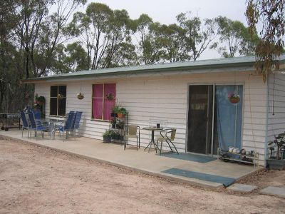 7 HUGGARDS LANE, Moormbool West