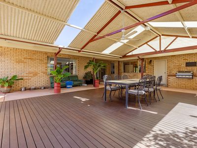 24 St Georges Avenue, Champion Lakes