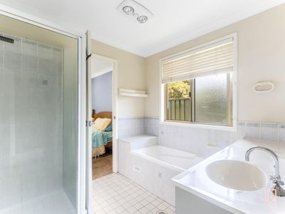 44 Charmian Crescent, Watanobbi