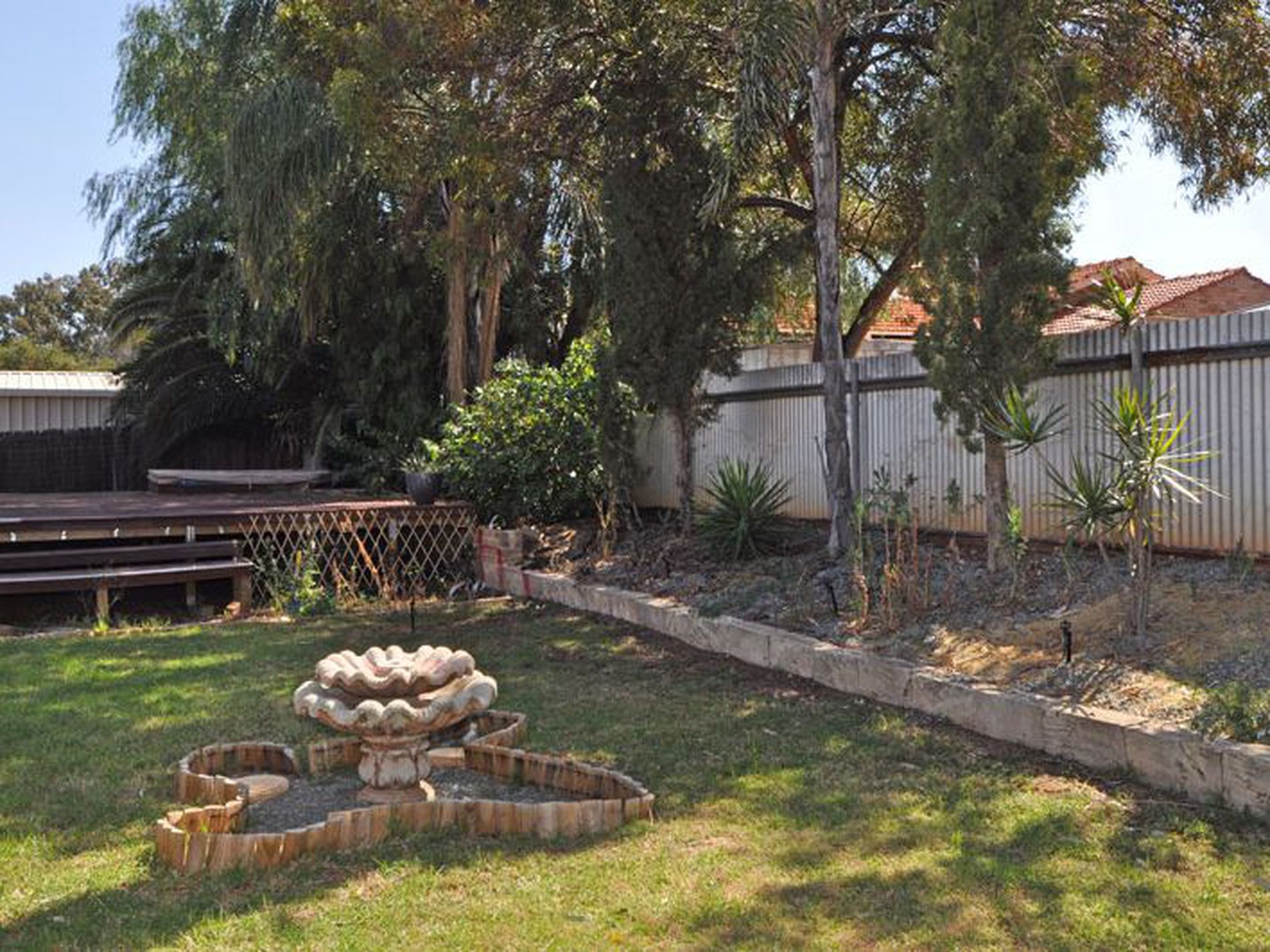 9 Compton Court, Hannans