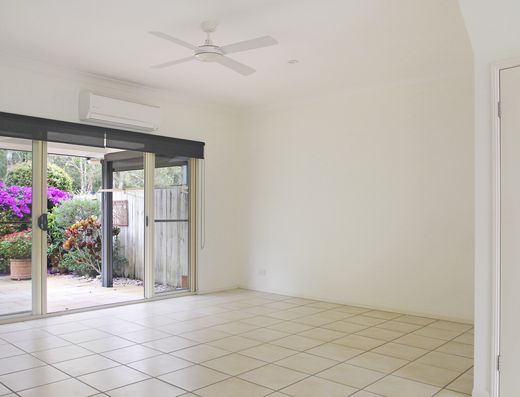 Tewantin Townhouse Close to All Amenities image 7