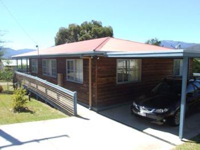 14 Coolumbooka Avenue , Tawonga South