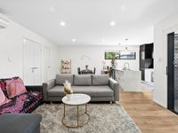 1 / 19 Eminence Lane, Bridgeman Downs
