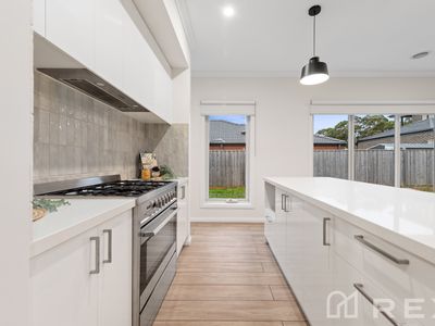 4 Yering Place, Officer