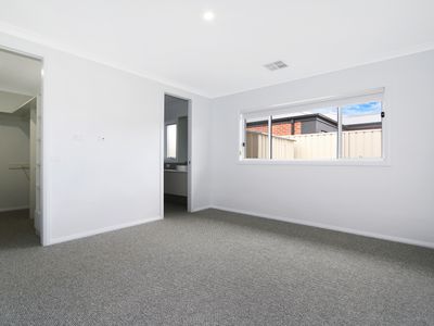 17 AXFORD BOULEVARD, Wodonga