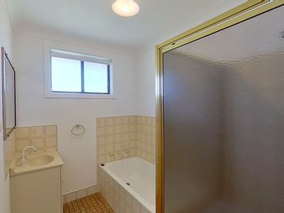 8 Bass Place, Dubbo