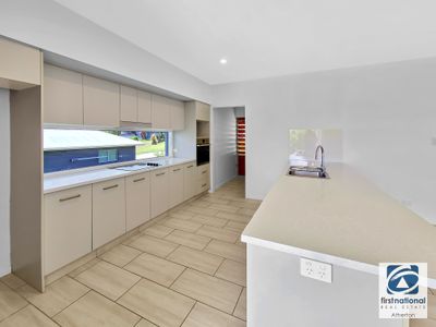 18 Moses Circuit, Atherton