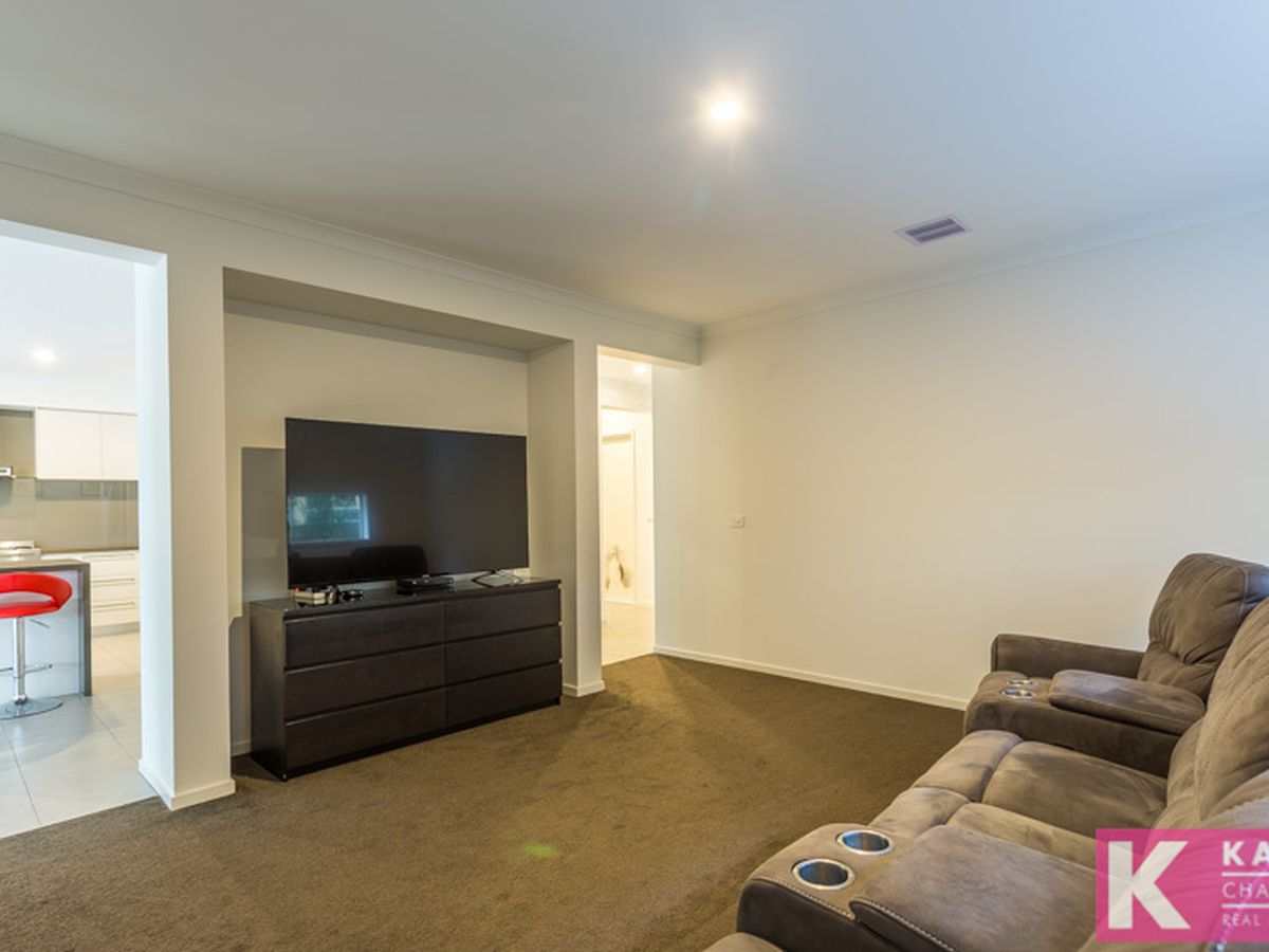 18 Flemington Rise, Officer Kaye Charles Real Estate