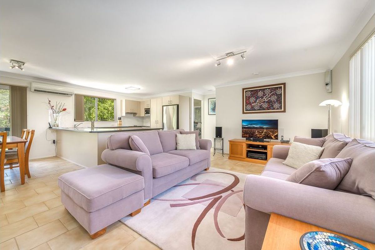 9 Chablis Court, Molendinar