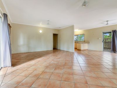 10 Calandrinia Court, Moulden
