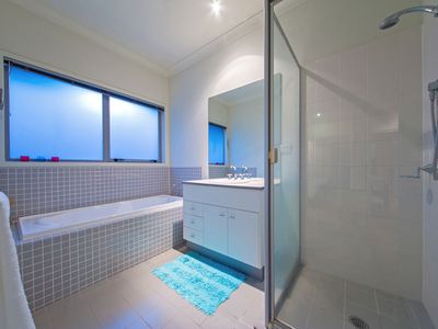 8 Watervale Pde, Wakerley