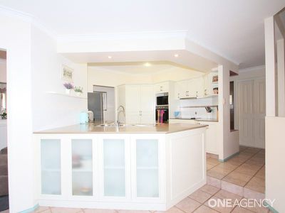 77 Bowerbird Avenue, Eli Waters